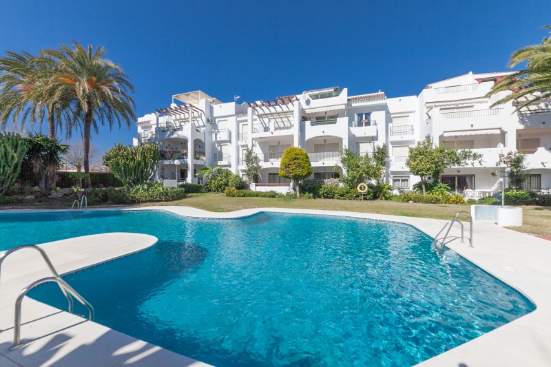 Apartamento de 2 dormitorios en venta en Sun Beach, Estepona.